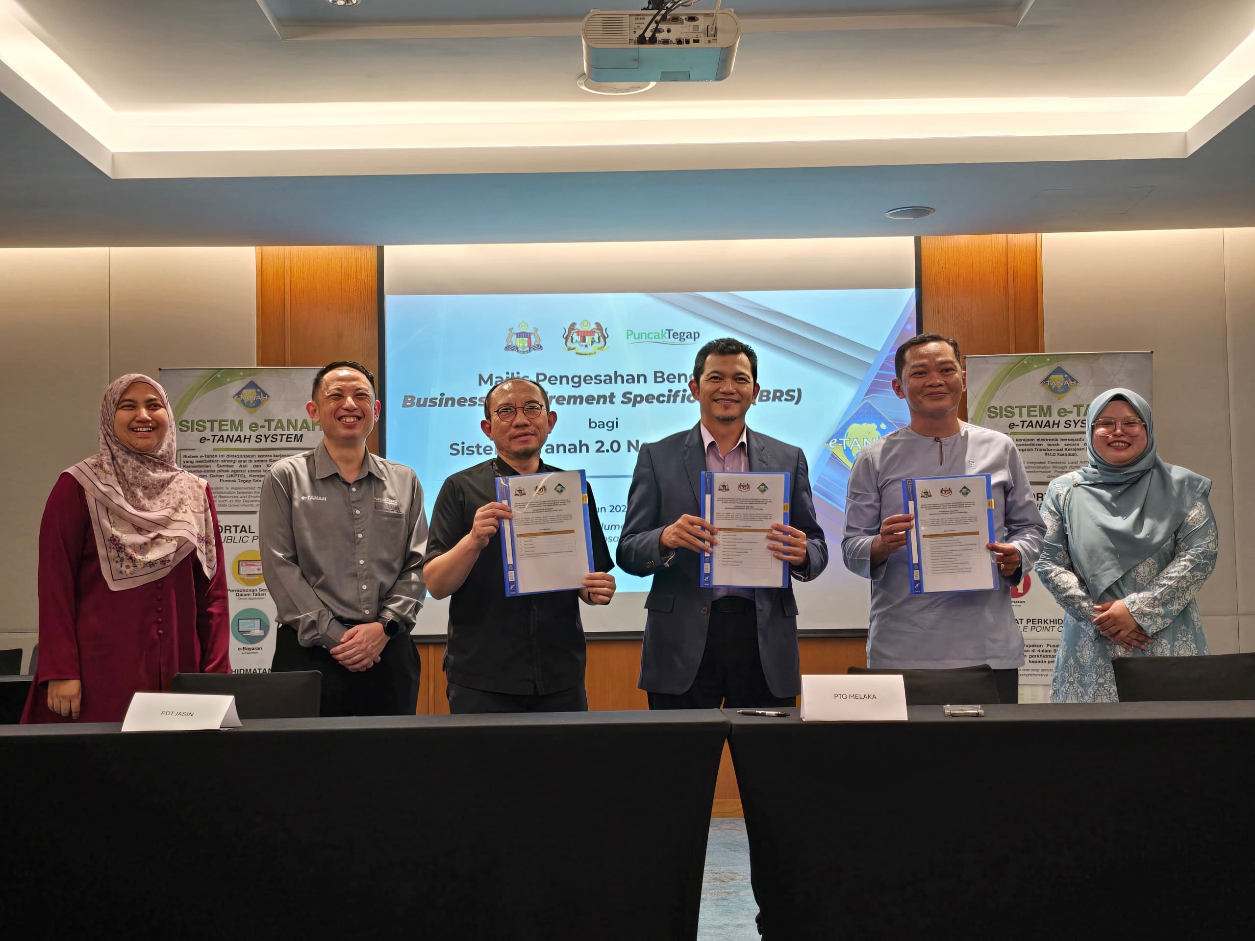 MAJLIS PENGESAHAN BENGKEL BUSINESS REQUIREMENT SPECIFICATION (BRS) TEAM A BAGI SISTEM E-TANAH 2.0